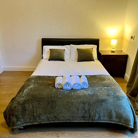 Housefield Stay, Room 4 Stoke-on-Trent エクステリア 写真