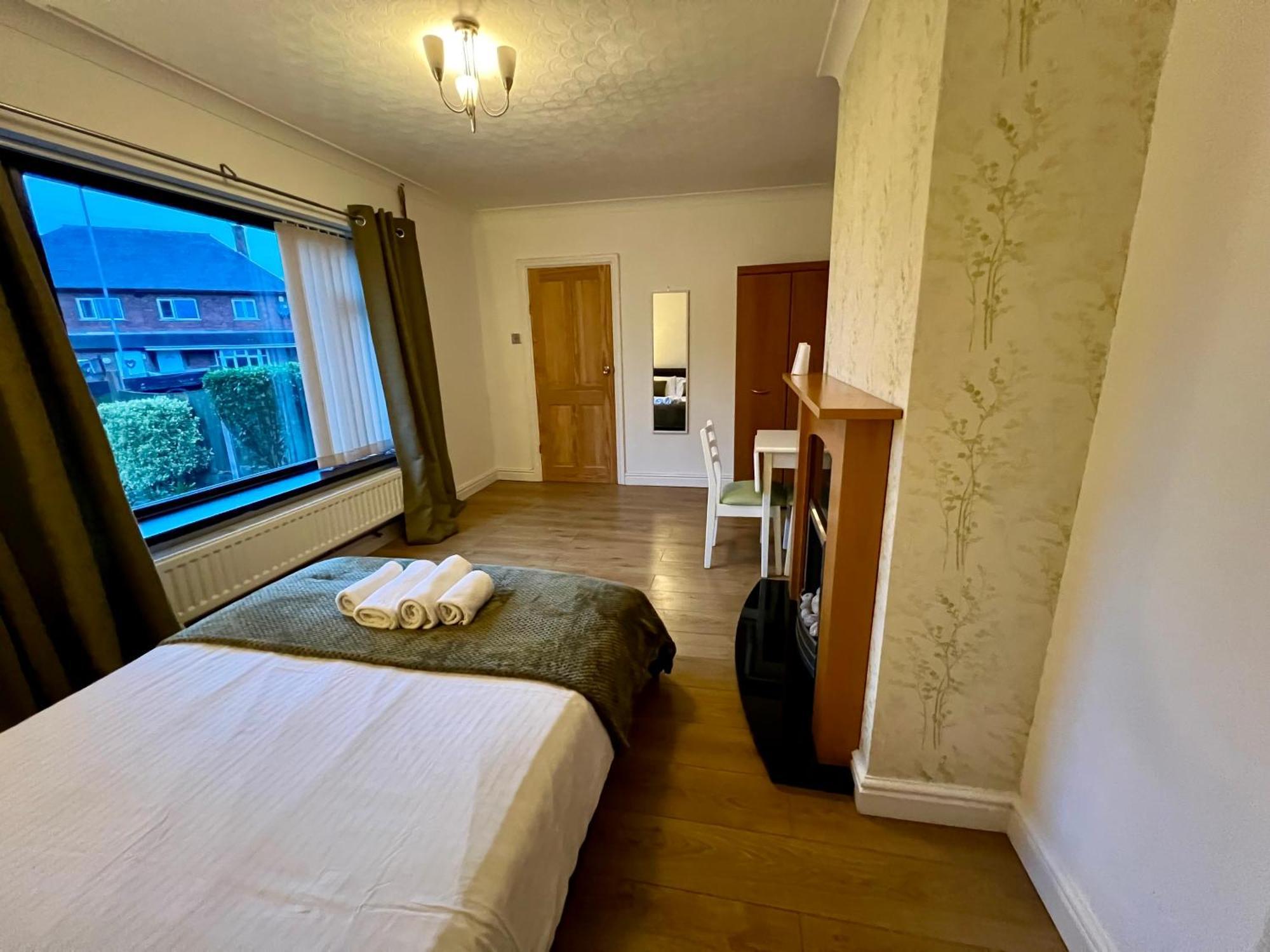 Housefield Stay, Room 4 Stoke-on-Trent エクステリア 写真