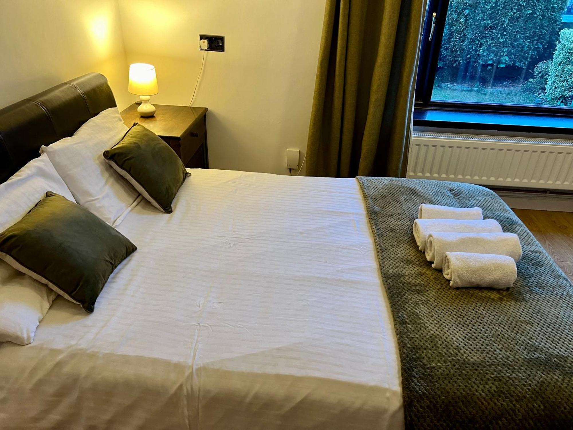 Housefield Stay, Room 4 Stoke-on-Trent エクステリア 写真